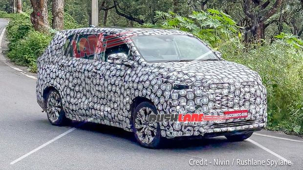 Spyshot Toyota Innova Hycross (Zenix) facelift
