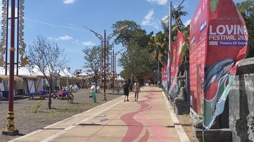 Suasana Pantai Lovina, Buleleng, Kamis (23/7/2026). Pedestrian dan lampu menghiasi pantai setelah dilakukan penataan oleh Pemkab Buleleng. (Made Wijaya Kusuma/detikBali)