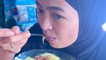 Serunya! Perjalanan Kuliner Tantri Kotak dari Bali hingga ke Bangkok