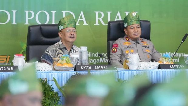 Tim Satgas Pusat Studi Ilmu Kepolisian melaksanakan kunjungan ke Polda Riau Tim Satgas Pusat Studi Ilmu Kepolisian melaksanakan kunjungan ke Polda Riau