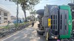 Jalan Simo Jawar Macet 1 KM  Akibat Tronton Muatan Baja Terguling