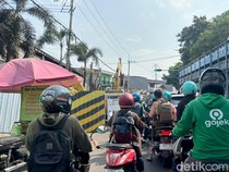 Efek Domino Tronton Terguling di Simo Jawar Surabaya: Macet hingga 1 Km