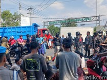 Ini Alasan Warga Demo Mako Kolatmar Grati Pasuruan hingga Blokade Jalan