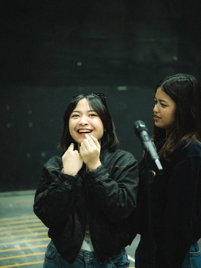 Bernadya latihan jelang konser.