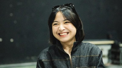 Senyum Lebar Bernadya Jelang Konser Nanti Malam