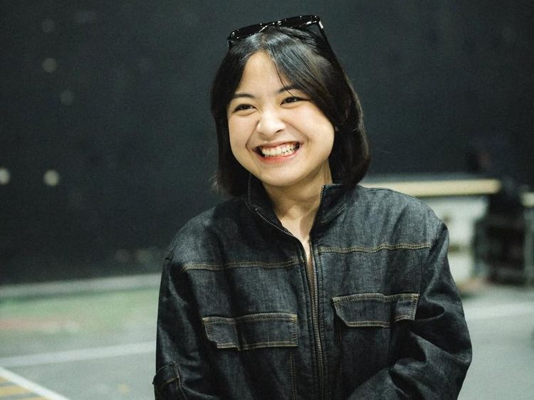 Senyum Lebar Bernadya Jelang Konser Nanti Malam