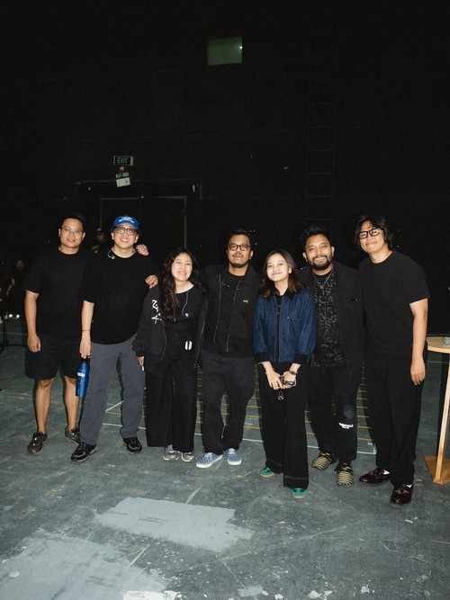 Bernadya latihan jelang konser.