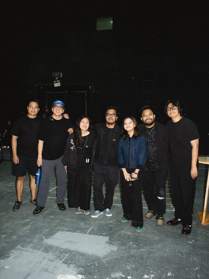 Bernadya latihan jelang konser.
