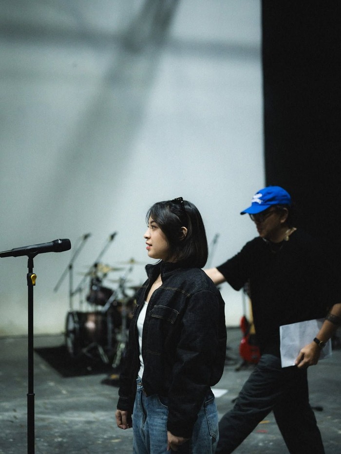 Bernadya latihan jelang konser.