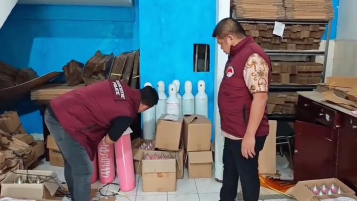 Dittipidnarkoba Bareskrim Polri menyita 15 ribu tabung Whip Pink dari produsen di Pademangan, Jakarta Utara, Jumat (24/7/2026).