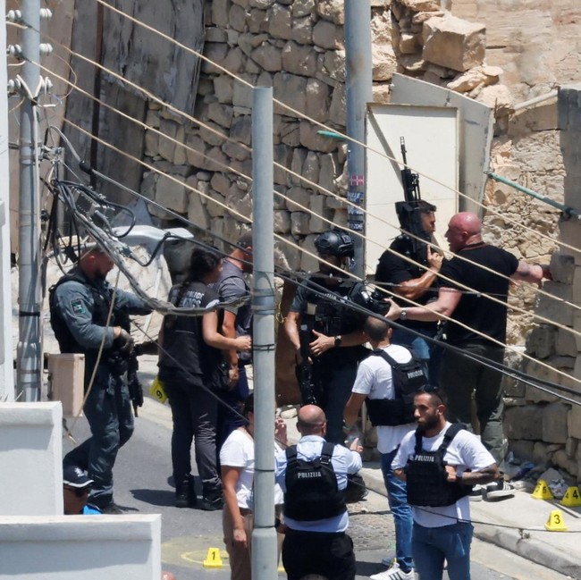 Dua Polisi Ditembak di Malta, Pelaku Diburu dalam Operasi Bersenjata