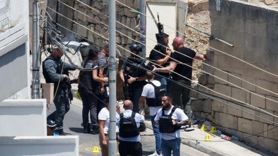 Dua Polisi Ditembak di Malta, Pelaku Diburu dalam Operasi Bersenjata