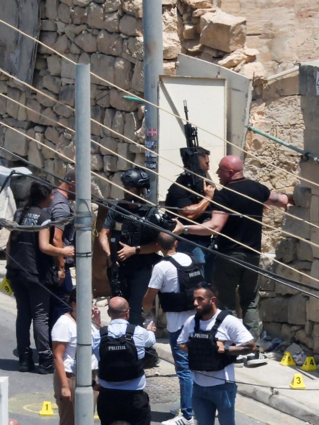 Dua Polisi Ditembak di Malta, Pelaku Diburu dalam Operasi Bersenjata