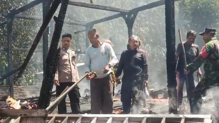 Penampakan duit gepokan selamat dari kebakaran di Grobogan, Jumat (24/7/2026).
