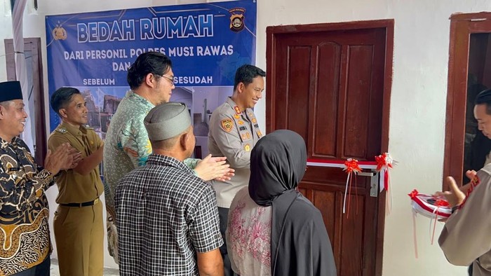 Dukung Asta Cita, Polda Sumsel Serahkan Bantuan Bedah Rumah di Musi Rawas
