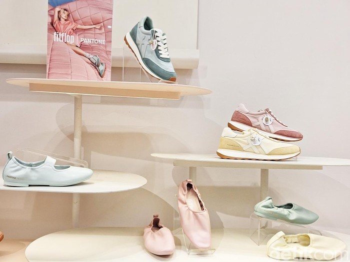 Peluncuran kolaborasi sepatu FitFlopx Pantone di Pondok Indah Mall 3, Jakarta Selatan.