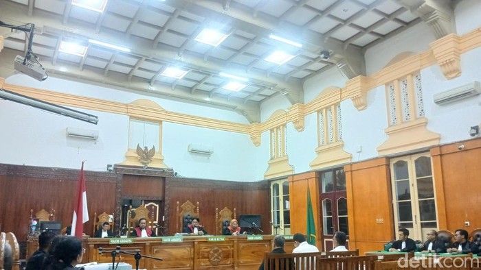 Foto : Sidang putusan ditunda di ruang Utama Pengadilan Negeri Medan, Jumat (24/7/2026)
(Juita Sinuhaji/detikSumut)