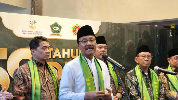 Gus Ipul pun meminta DNIKS, sebagai salah satu lembaga kesejahteraan sosial (LKS), dapat bersungguh-sungguh membantu melayani masyarakat.