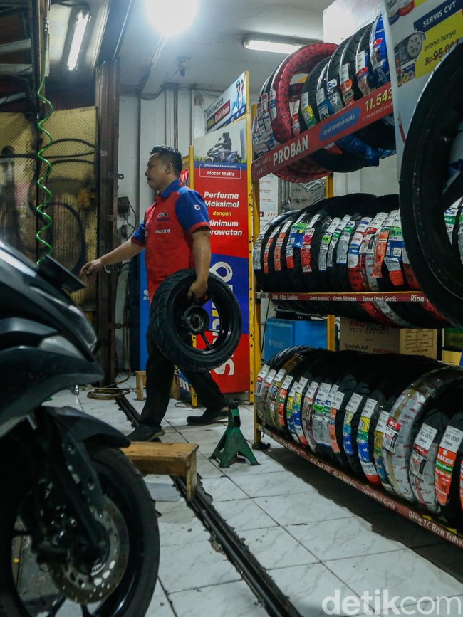 Harga Ban dan Oli Naik, Bengkel Sepi Pelanggan