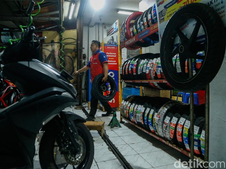 Harga Ban dan Oli Naik, Bengkel Sepi Pelanggan