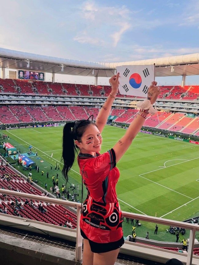 Foto YouTuber Korea yang Jadi Kontroversi, Jersey Messi Dijadikan Keset