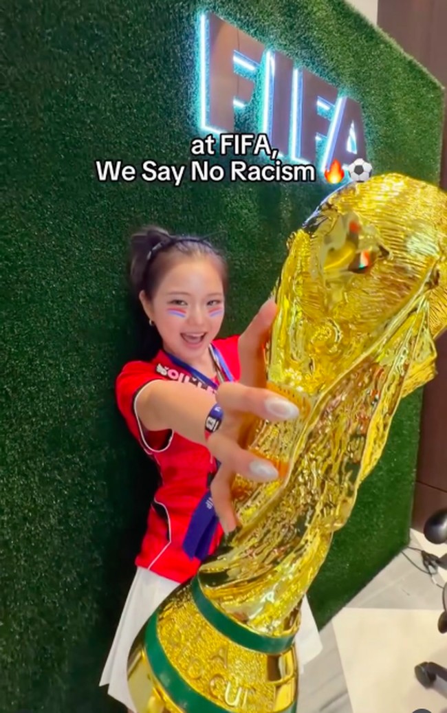 Namun, hanya sebulan kemudian, kontroversi malah berbalik kepada inoCat ketika ia mengunggah video &lsquo;Cara Menggunakan Seragam Messi&rsquo;. Foto: Instagram @inocat_t