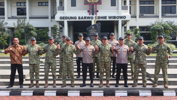 Kapolda Metro Jaya-Pangdam Jaya-Pangopassus bersilaturahmi memperkuat soliditas TNI dan Polri