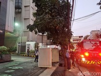 Kepulan Asap dari Basement Apartemen Bikin Orang-orang Panik Berhamburan