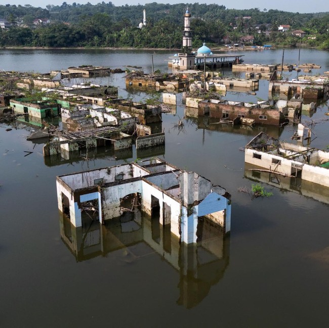 Kemarau Singkap Jejak Kampung Tenggelam di Bendungan Karian