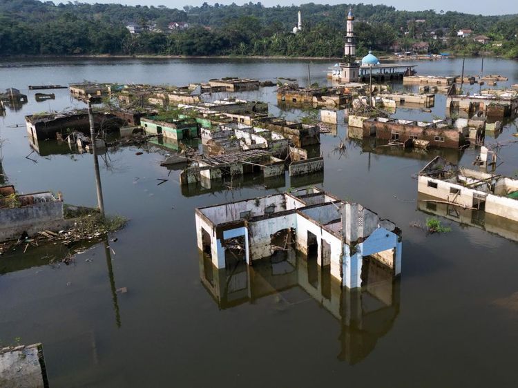 Kemarau Singkap Jejak Kampung Tenggelam di Bendungan Karian