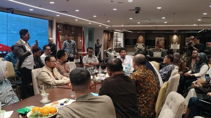 Kementerian PKP menggelar pertemuan antara konsumen LRT City dengan Direksi PT Adhi Commuter Properti Tbk (ADCP)