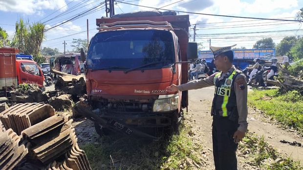 Laka maut truk vs motor di Jalan Raya Jambu-Bedono, Kabupaten Semarang, Kamis (23/7/2026). Laka maut truk vs motor di Jalan Raya Jambu-Bedono, Kabupaten Semarang, Kamis (23/7/2026).