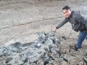 Jasad Pria Bertato Ditemukan Terbenam dalam Lumpur di Brebes