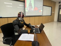 Alasan Mahasiswa USD Cosplay Kamen Rider Saat Ujian Proposal Tesis