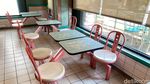 Makan di A&W Rawamangun Serasa ke Era 90-an, Interior Jadul Masih Asli!