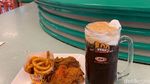 Makan di A&W Rawamangun Serasa ke Era 90-an, Interior Jadul Masih Asli!