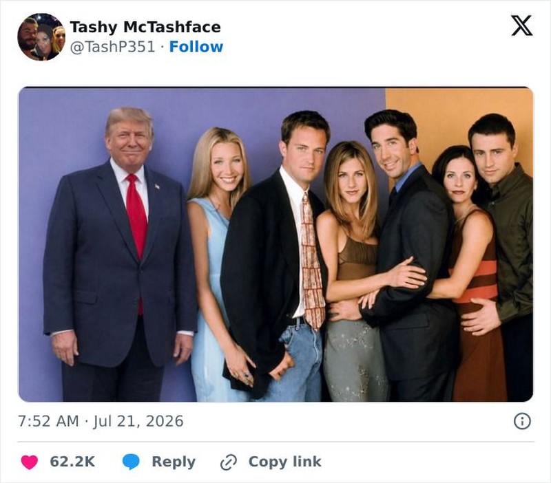 Presiden AS Donald Trump lagi di-roasting netizen setelah 'ikutan' Spanyol saat angkat trofi Piala Dunia 2026. Katanya Trump selalu ada di mana-mana.