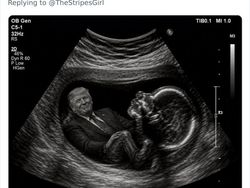 Meme Bertaburan, Sindir Trump Ikut Spanyol Angkat Trofi Pildun
