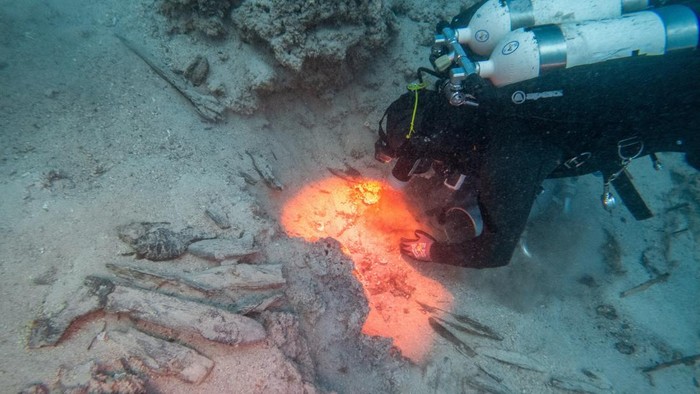 Igor Miholjek, head of research, Croatian Conservation Institute, Department of Underwater Archaeology, shows the gold found in a Byzantium shipwreck near Polace on the island of Mljet, Croatia, July 21, 2026. REUTERS/Antonio Bronic