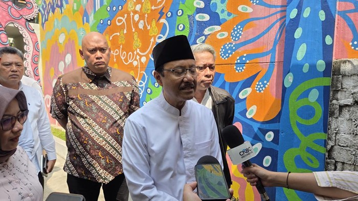 Mensos Saifullah Yusuf atau Gus Ipul usai menemui ICW (Taufiq/detik)