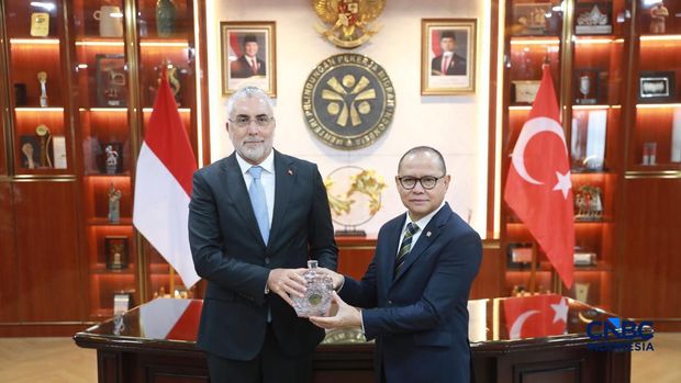 Menteri Mukhtarudin Terima Kunjungan Menteri Tenaga Kerja Turki Menteri Mukhtarudin Terima Kunjungan Menteri Tenaga Kerja Turki, Bahas Penguatan Kerja Sama Pelindungan Pekerja Migran.