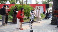 Serunya Latihan Motorik Bareng Robot Humanoid di Morinaga Door of Future