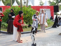 Serunya Latihan Motorik Bareng Robot Humanoid di Morinaga Door of Future