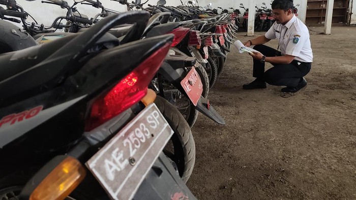 Motor Honda Win dari Pemkab Ponorogo dilelang