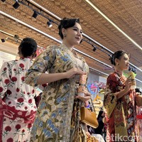 Finalis Puteri Indonesia Rayakan Hari Kebaya Nasional, Tampil di Trunk Show