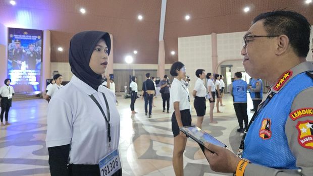 Para calon taruni Akpol menunjukkan bakat dan penampilan dalam seleksi tingkat pusat (Audrey/detikcom)