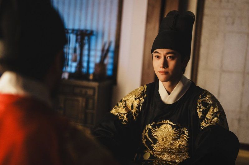 Penampilan Kwak Dong Yeon dalam drama Korea Netflix The East Palace. Penampilan Kwak Dong Yeon dalam drama Korea Netflix The East Palace.