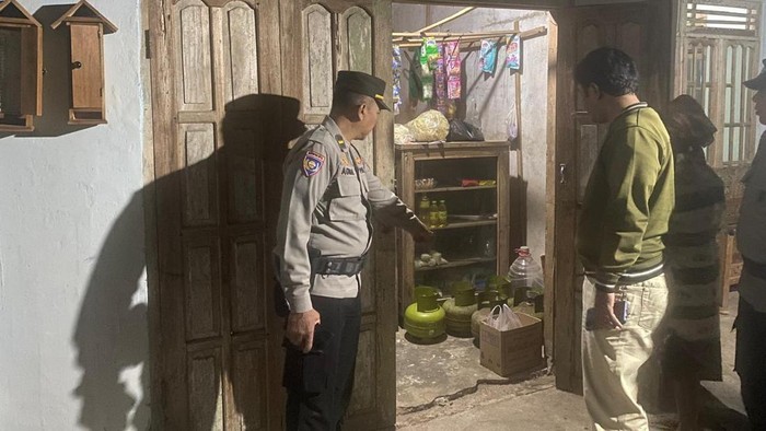 Polisi mendatangi lokasi yang menjadi sasaran maling tabung gas elpiji tiga kilogram di Dlingo, Bantul, Selasa (21/7/2026).