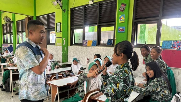 Polresta Sidoarjo edukasi bahaya HIV/AIDS di SDN Cemengkalang