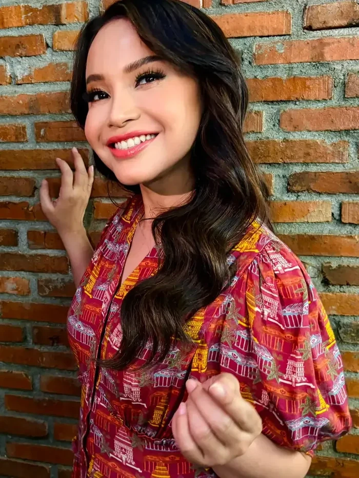 Rossa dalam Instagram miliknya